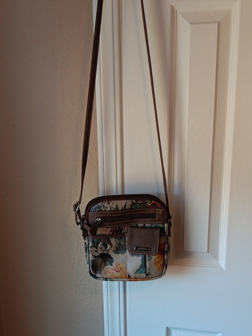 Kohls Floral Print Crossbody Bag in Brown